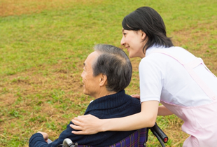 田中育英会は、看護の学校に通う学生さんを支援します